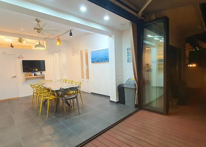 Pensión Q House